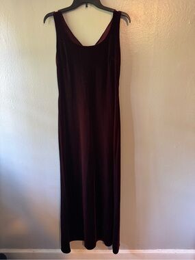 VINTAGE Niki Burgundy Velvet Evening Gown Sleeveless Size 8 Keyhole Back